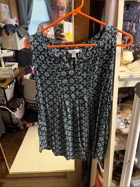 croft & barrow Black Tank Top with Light Blue & White Geometric Print